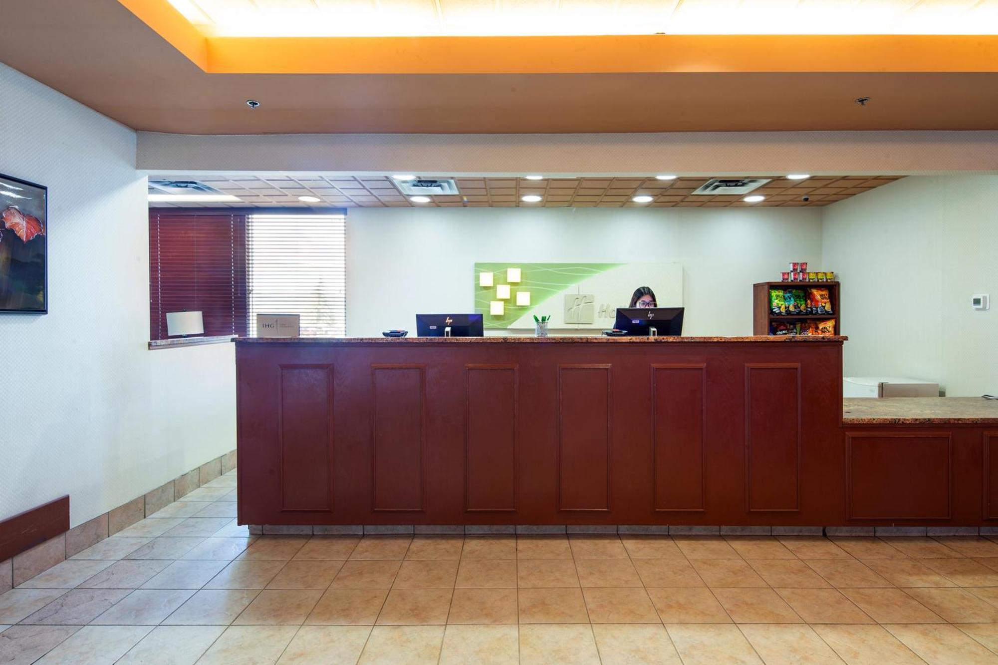 Holiday Inn Hinton By Ihg Екстериор снимка